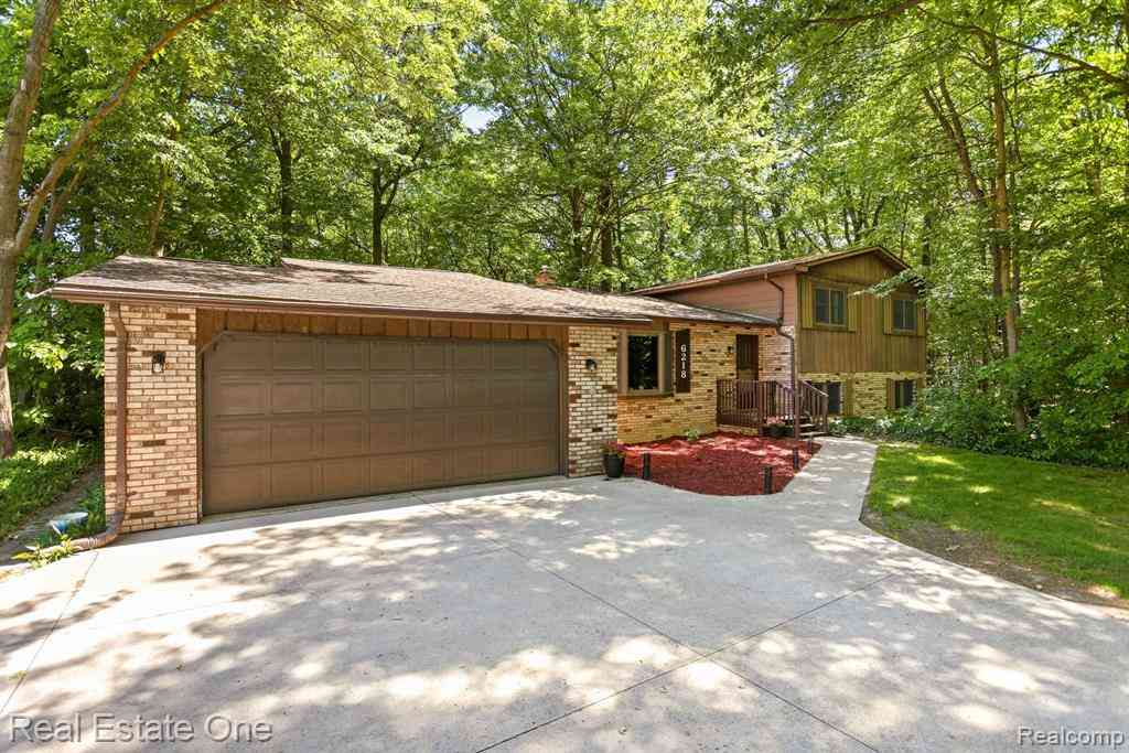 Homes For Sale - 6218 Sturgeon Creek Parkway <br/> Midland, MI 48640