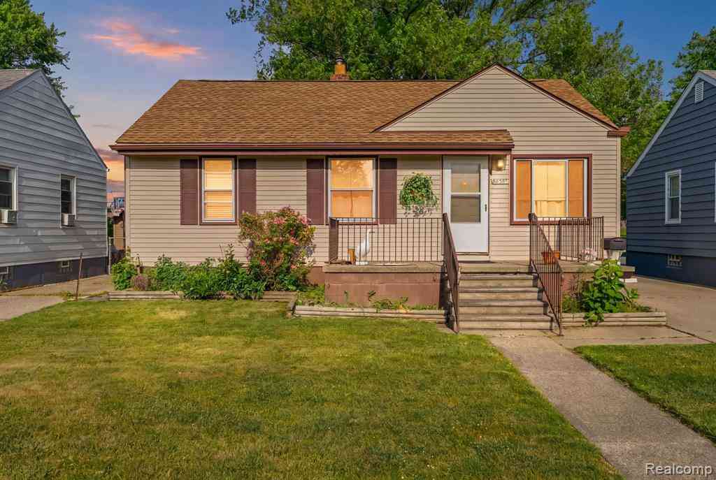 Homes For Sale - 26351 Blumfield Street <br/> Macomb County, Roseville, MI 48066