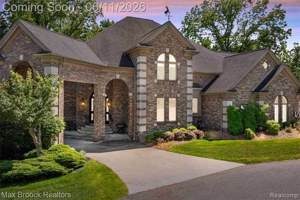 Homes For Sale - 34825 Huntington Court <br/> Farmington Hills, MI 48331