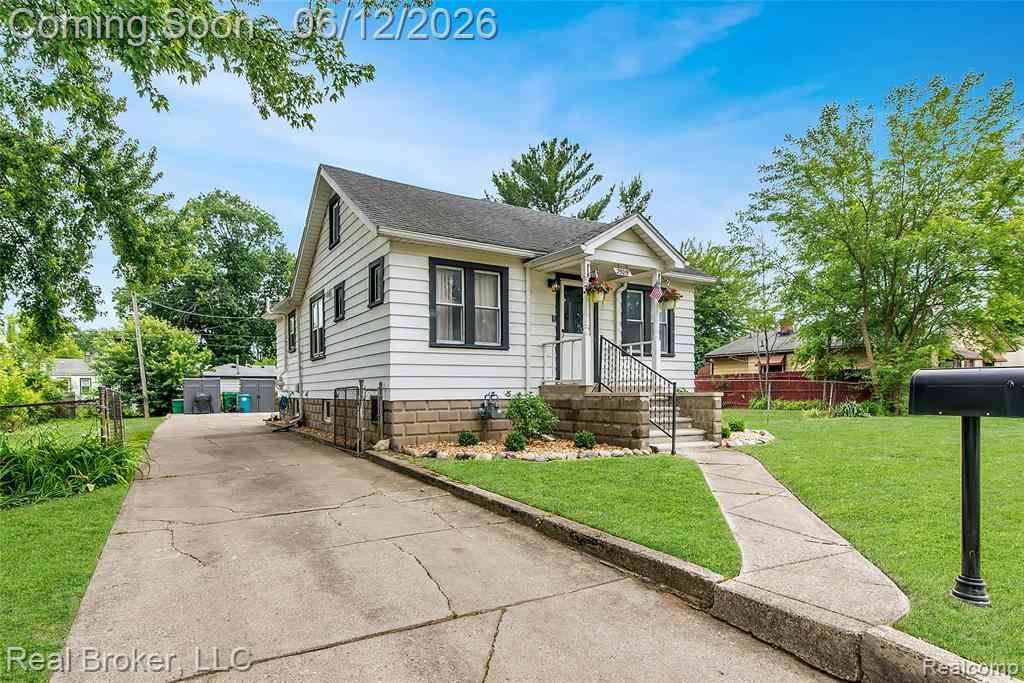 Homes For Sale - 29019 Birchlawn Street <br/> Garden City, MI 48135