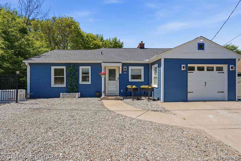 Homes For Sale - 1612 S Hughes Road <br/> Brighton, MI 48114