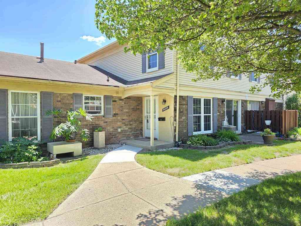 Condo For Sale - 34299 Garfield Circle Circle <br/> Fraser, MI 48026