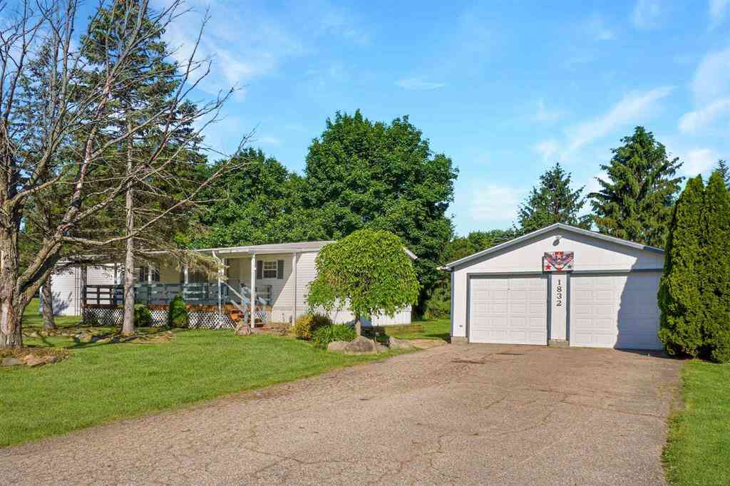 Homes For Sale - 1832 Manchester Drive <br/> Lapeer, MI 48446