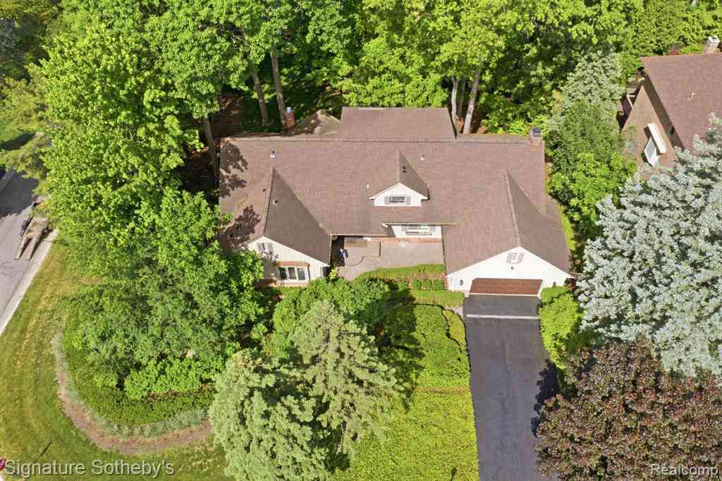 Homes For Sale - 3215 Woodview Lake Road <br/> West Bloomfield, MI 48323