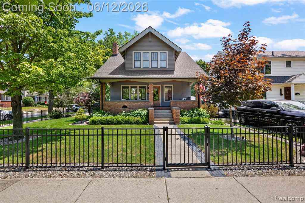Homes For Sale - 728 N Washington Avenue <br/> Royal Oak, MI 48067