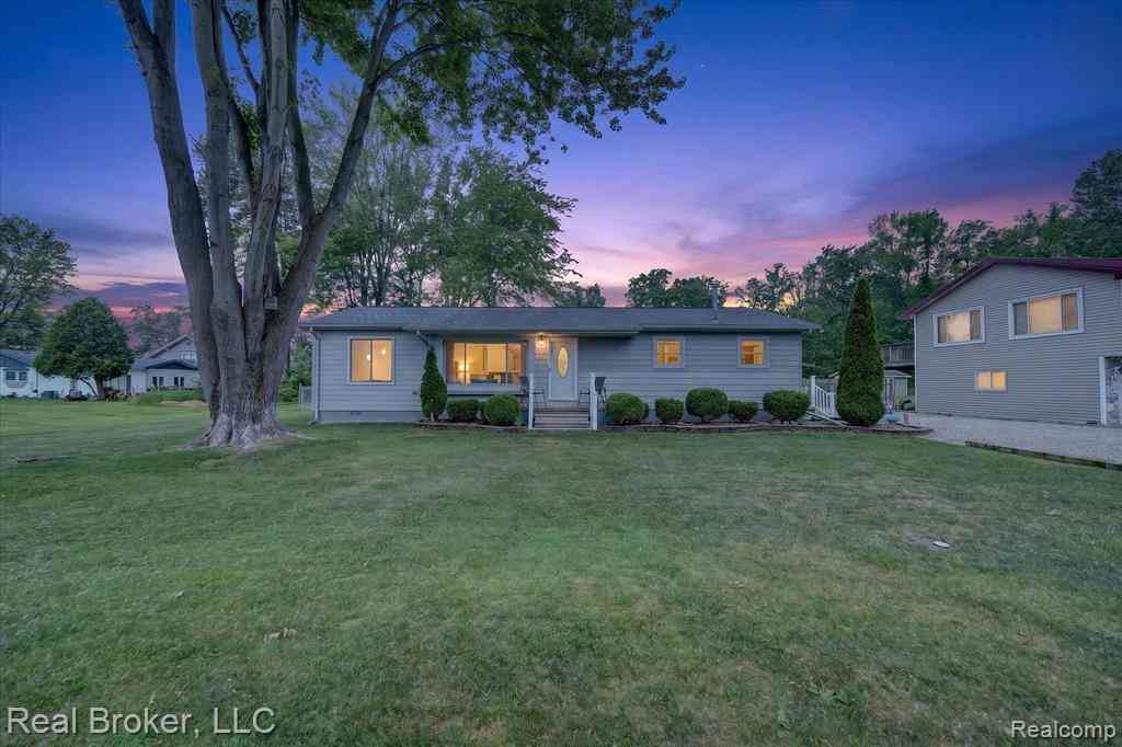 Homes For Sale - 125 Maple Avenue <br/> Harsens Island, MI 48028