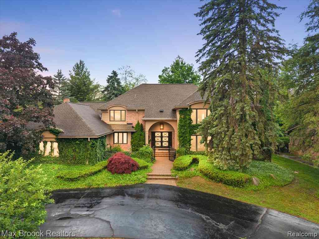 Homes For Sale - 2999 Bloomfield Park Drive <br/> West Bloomfield, MI 48323