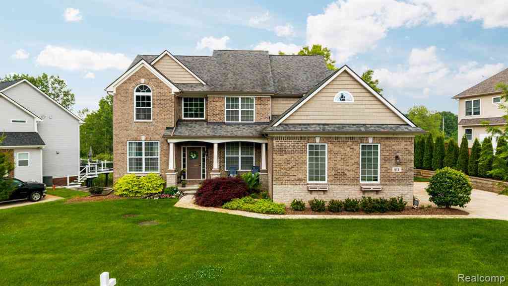 Homes For Sale - 613 Olivia Drive <br/> Oakland County, Milford, MI 48381