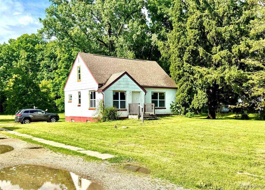 Homes For Sale - 5388 Davison Road <br/> Lapeer, MI 48446
