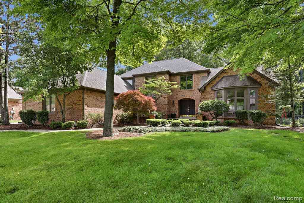 Homes For Sale - 55380 Theo Drive <br/> Macomb County, Shelby Twp, MI 48315