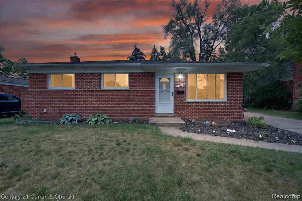 Homes For Sale - 35669 Hees Street <br/> Livonia, MI 48150