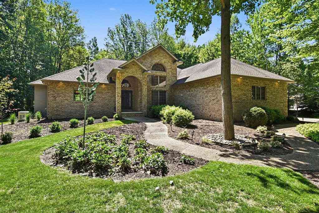 Homes For Sale - 2628 Brownwood Trail <br/> Midland, MI 48642