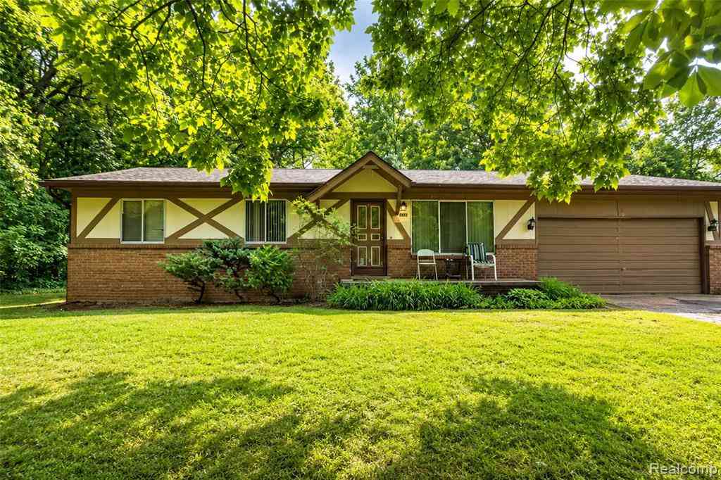 Homes For Sale - 555 Tomahawk Trail <br/> Highland, MI 48357