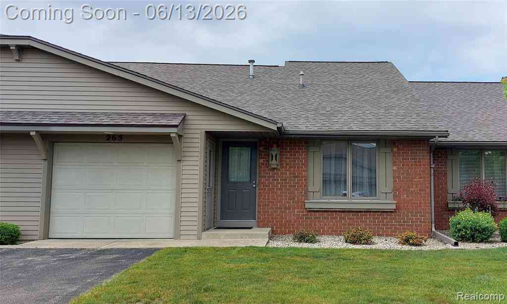 Condo For Sale - 265 Interlaken Court <br/> Zeeland, MI 49464