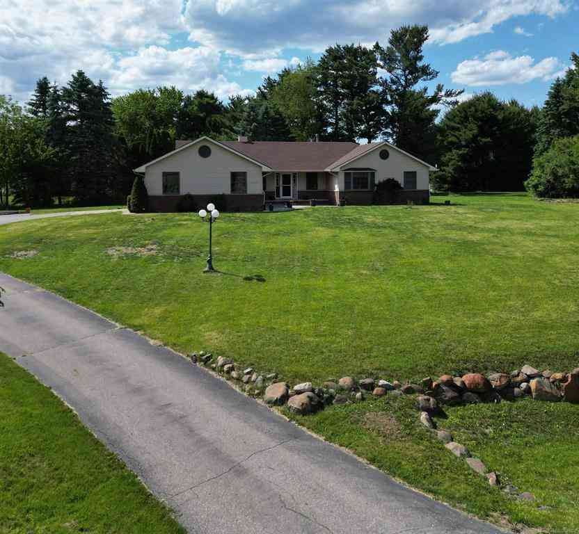 Homes For Sale - 9764 Annabelle Court <br/> South Lyon, MI 48178