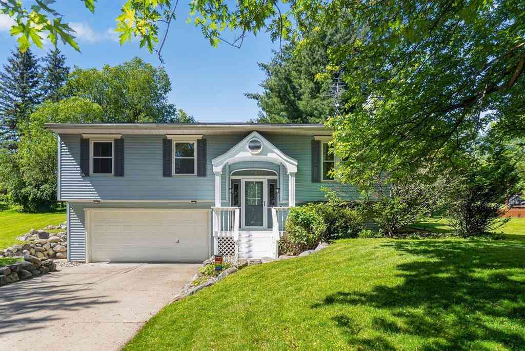 Homes For Sale - 1417 Larkwood Drive <br/> Dewitt, MI 48820