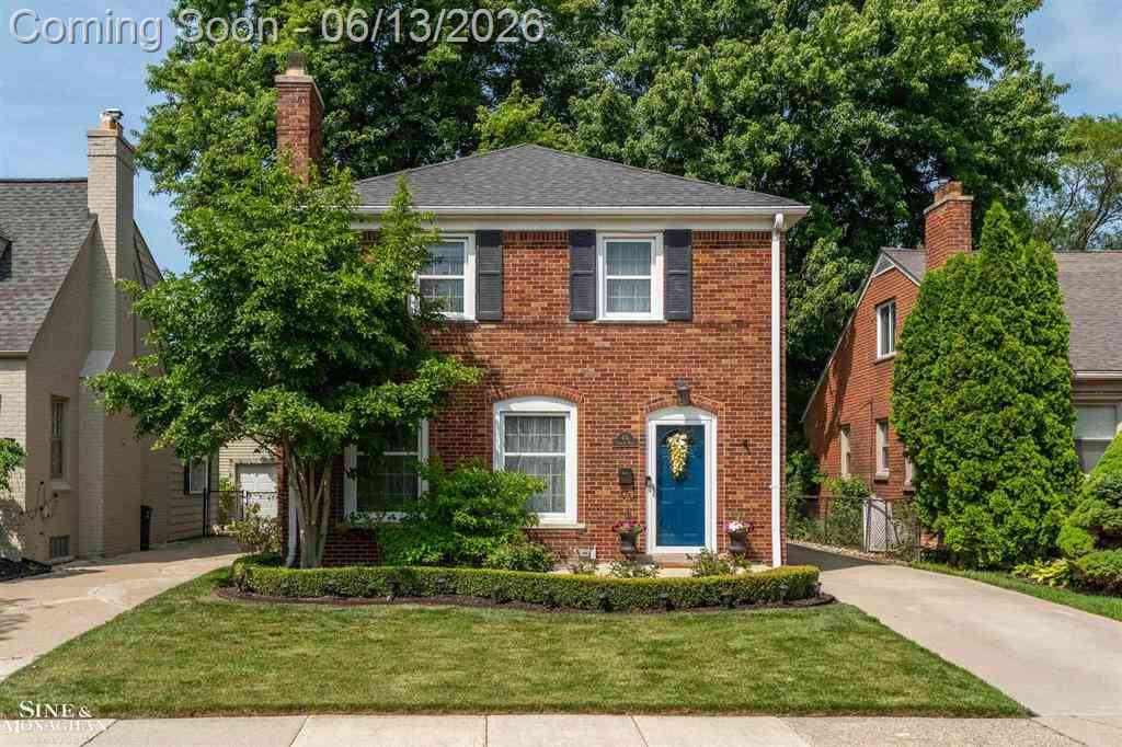 Homes For Sale - 474 Touraine Road <br/> Grosse Pointe Farms, MI 48236