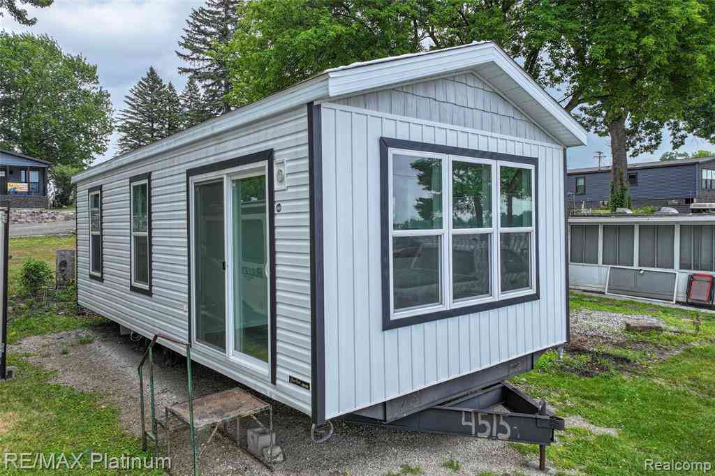Homes For Sale - 2 Serenity Shore  <br/> Fenton, MI 48430