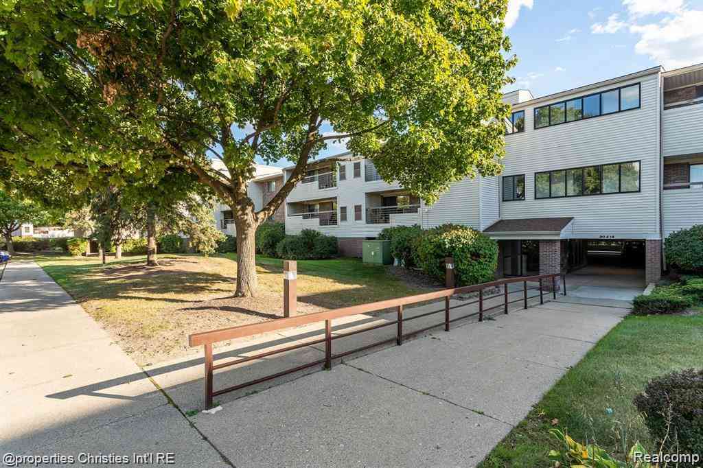 Condo For Sale - 30414 Orchard Lake Road  #13<br/> Farmington Hills, MI 48334