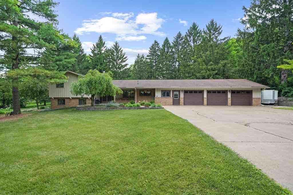 Homes For Sale - 1510 York Terrace <br/> Saline, MI 48176
