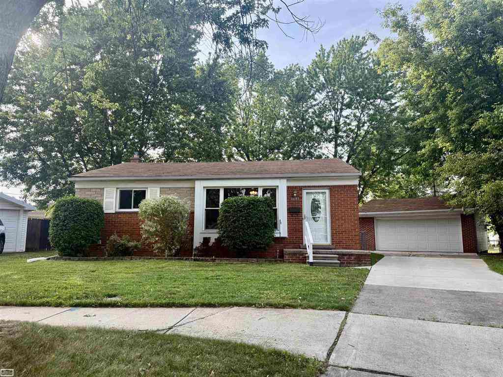 Homes For Sale - 26093 La Salle Ct. Street <br/> Roseville, MI 48066