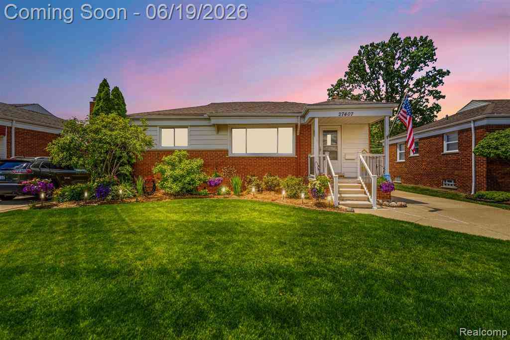Homes For Sale - 27407 Grant Street <br/> Saint Clair Shores, MI 48081