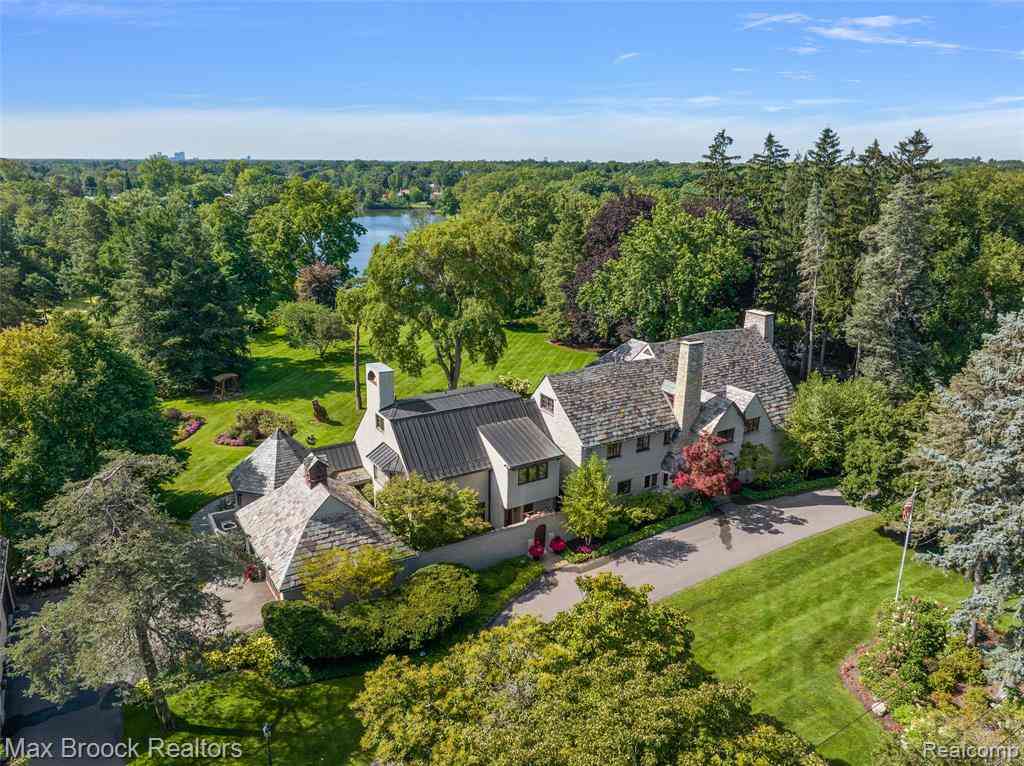Homes For Sale - 65 Lone Pine Road <br/> Bloomfield Hills, MI 48304