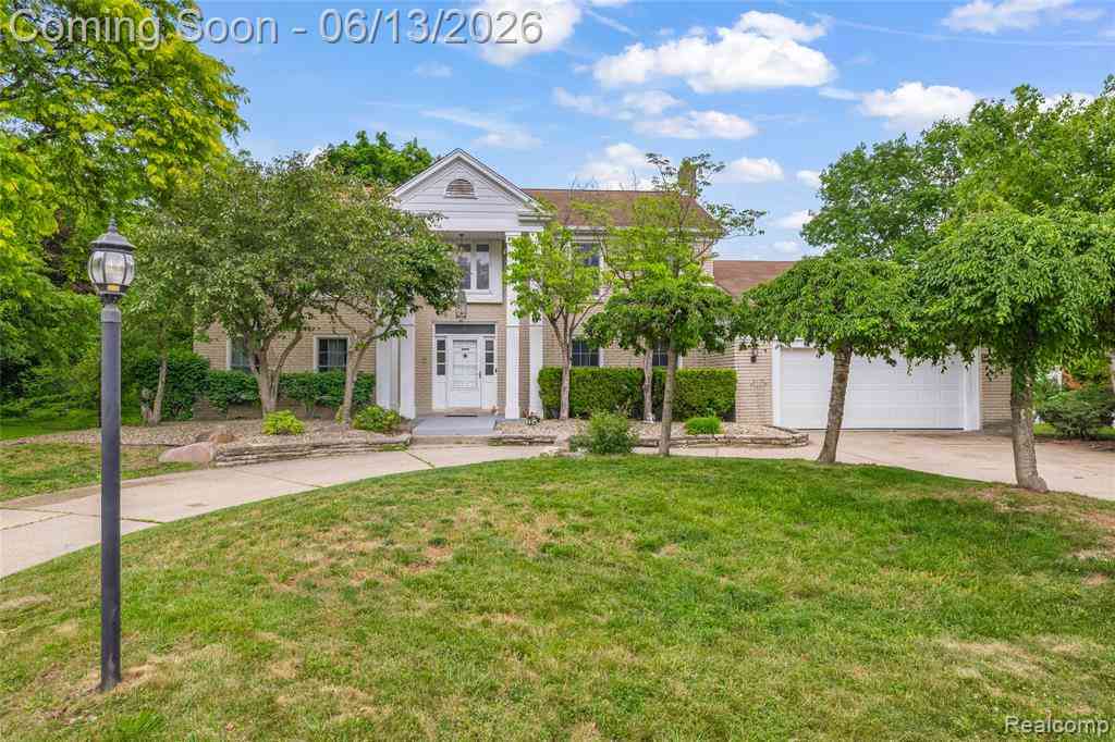 Homes For Sale - 34134 Old Timber Court <br/> Farmington Hills, MI 48331