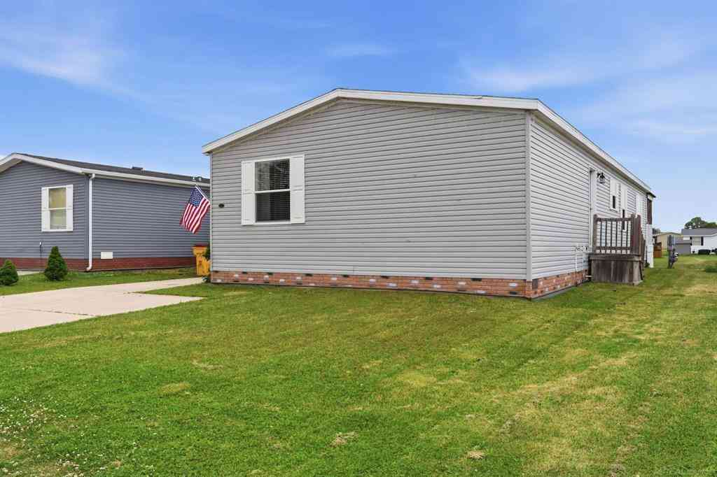 Homes For Sale - 58520 Brookside Drive <br/> Lenox Township, MI 48048