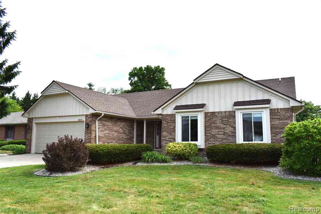 Homes For Sale - 16318 White Haven Drive <br/> Northville, MI 48168