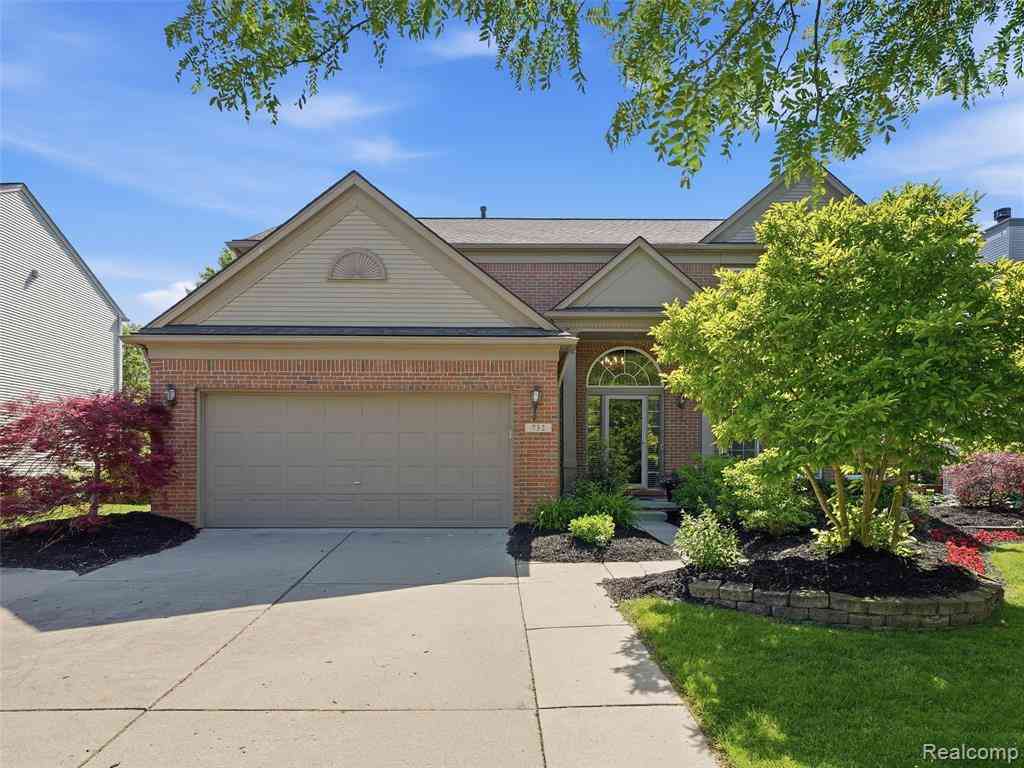 Homes For Sale - 732 Westhills Drive <br/> South Lyon, MI 48178