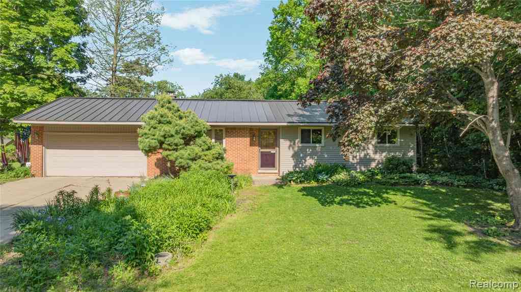 Homes For Sale - 760 Waterbury Road <br/> Highland, MI 48356