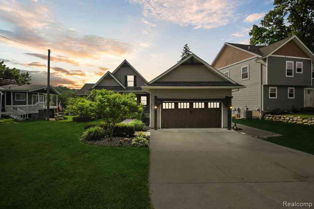 Homes For Sale - 4628 Clinton Drive <br/> Clarkston, MI 48346