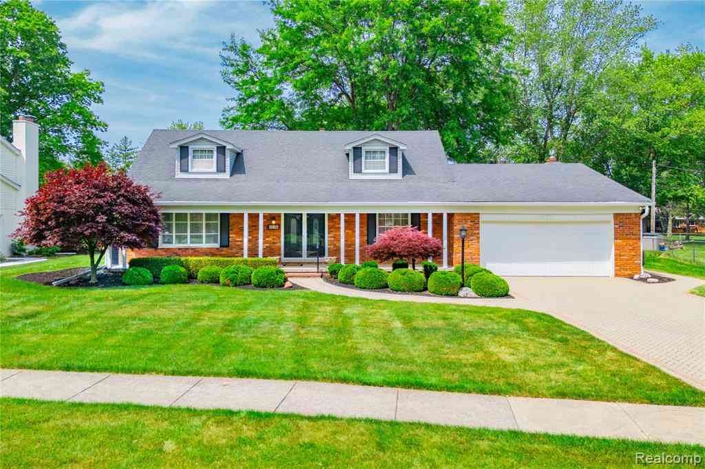 Homes For Sale - 8236 Burning Bush Road <br/> Grosse Ile, MI 48138