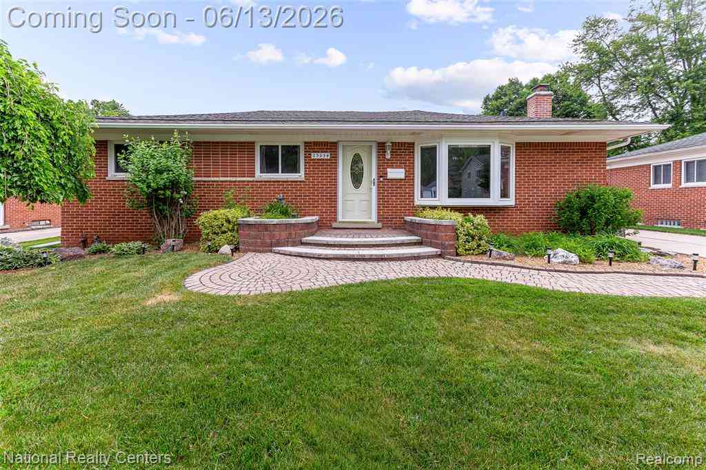 Homes For Sale - 23054 Cora Avenue <br/> Farmington Hills, MI 48336