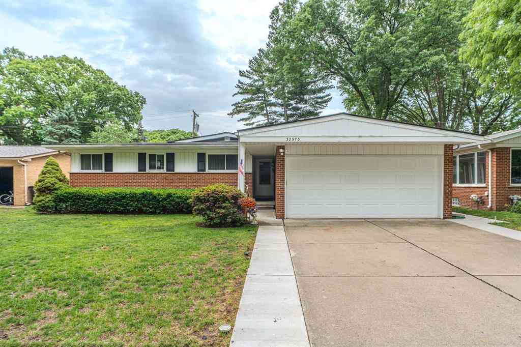 Homes For Sale - 32973 Grennada Street <br/> Wayne County, Livonia, MI 48154