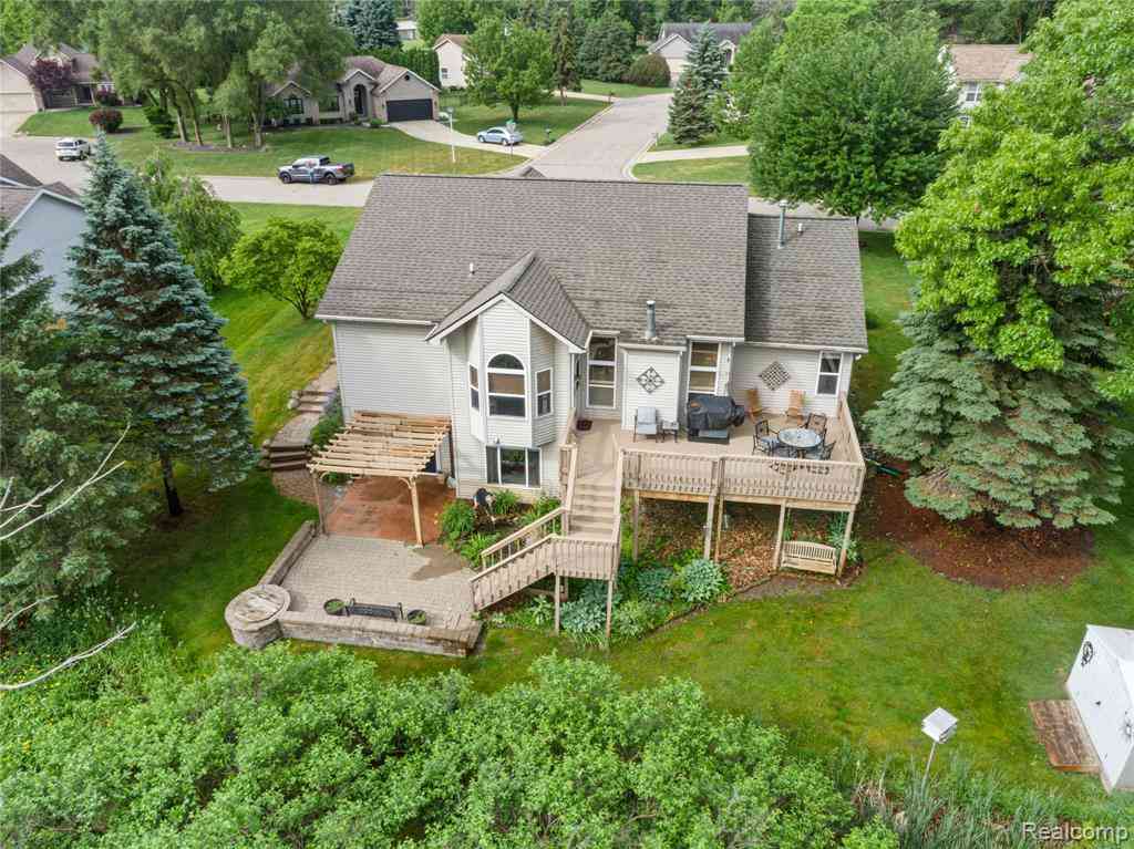 Homes For Sale - 2460 Fenton Creek Lane <br/> Fenton, MI 48430