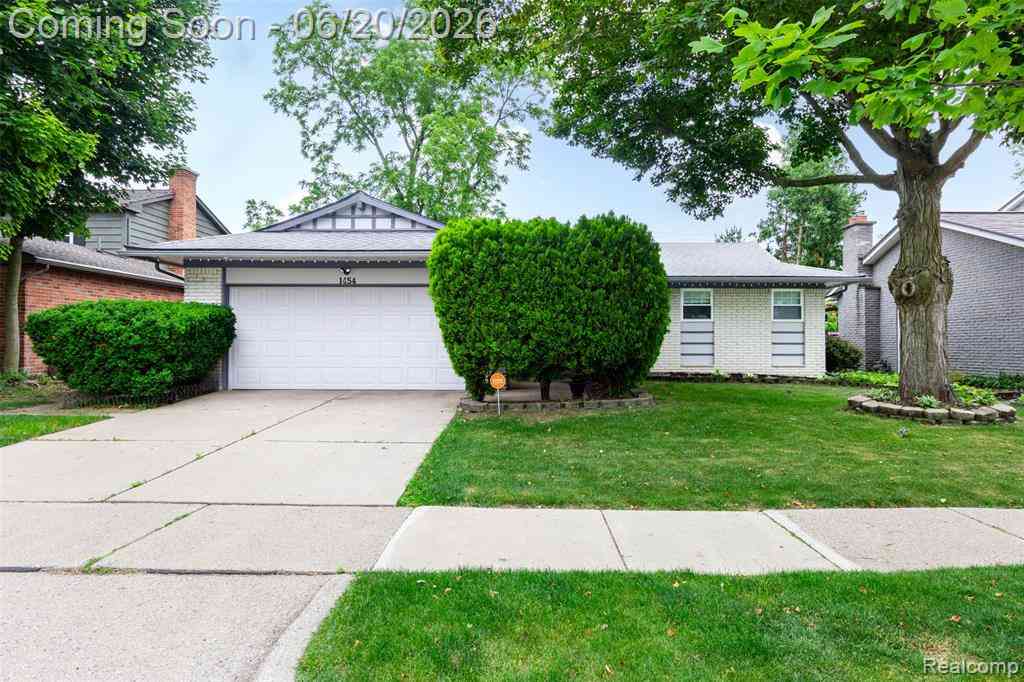 Homes For Sale - 1454 Pine Valley Boulevard <br/> Washtenaw County, Ann Arbor, MI 48104