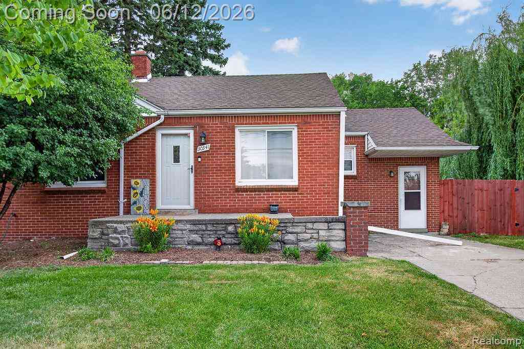 Homes For Sale - 30541 Utica Road <br/> Roseville, MI 48066