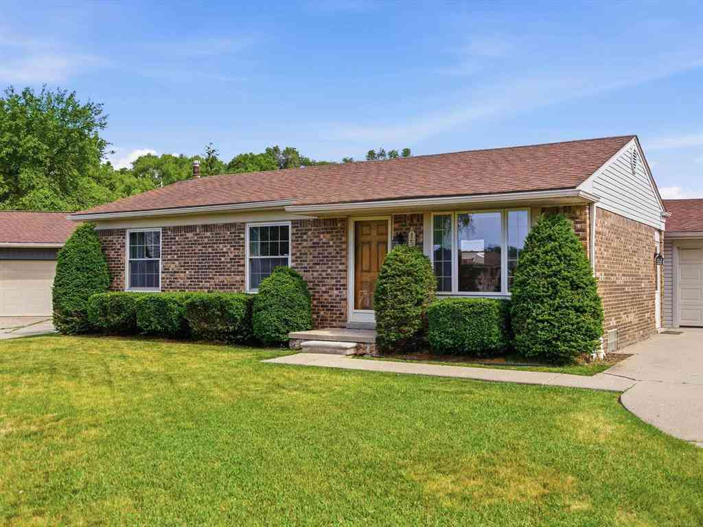 Homes For Sale - 15637 Cox Street <br/> Clinton Township, MI 48038