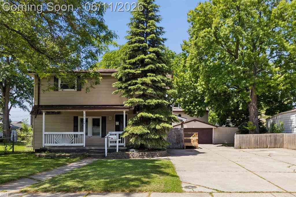 Homes For Sale - 27119 Blum Street <br/> Macomb County, Roseville, MI 48066
