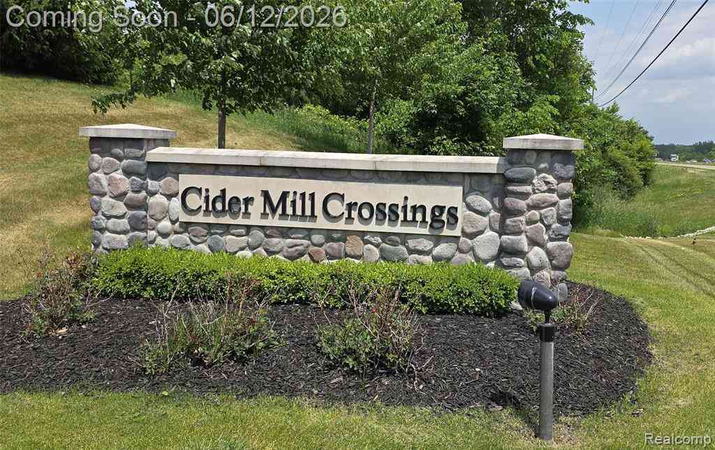 Homes For Sale - 9758 Home Court <br/> Fenton, MI 48430