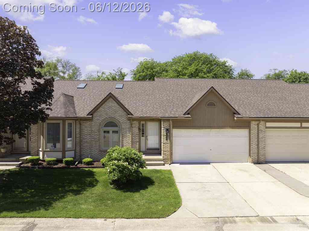 Condo For Sale - 35907 Fierimonte Drive <br/> Clinton Township, MI 48035