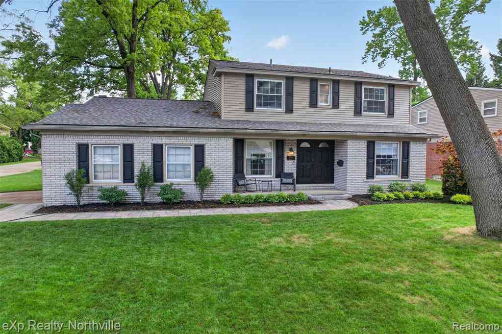 Homes For Sale - 33083 Broadmoor Court <br/> Livonia, MI 48154