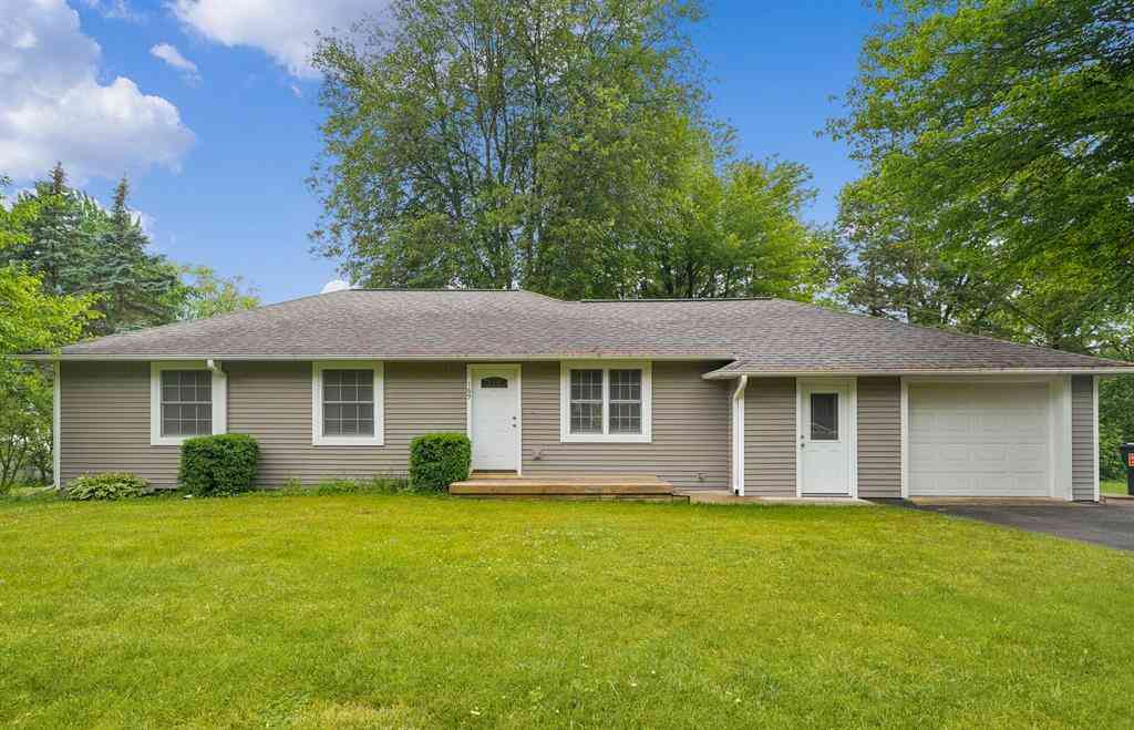 Homes For Sale - 169 Ann Street Ne NE<br/> Cedar Springs, MI 49319
