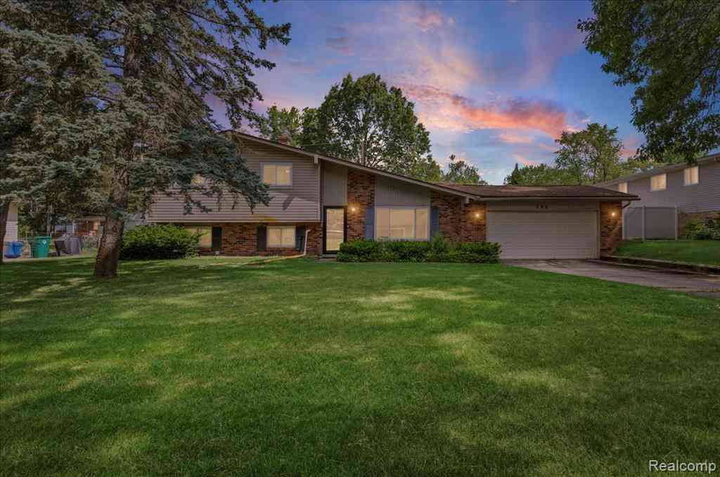 Homes For Sale - 226 Ruppert Street <br/> Commerce Twp, MI 48382