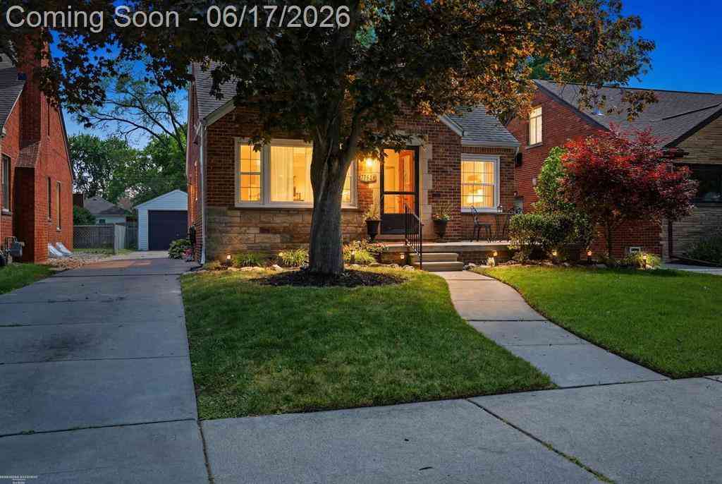 Homes For Sale - 21144 Fleetwood Drive <br/> Harper Woods, MI 48225