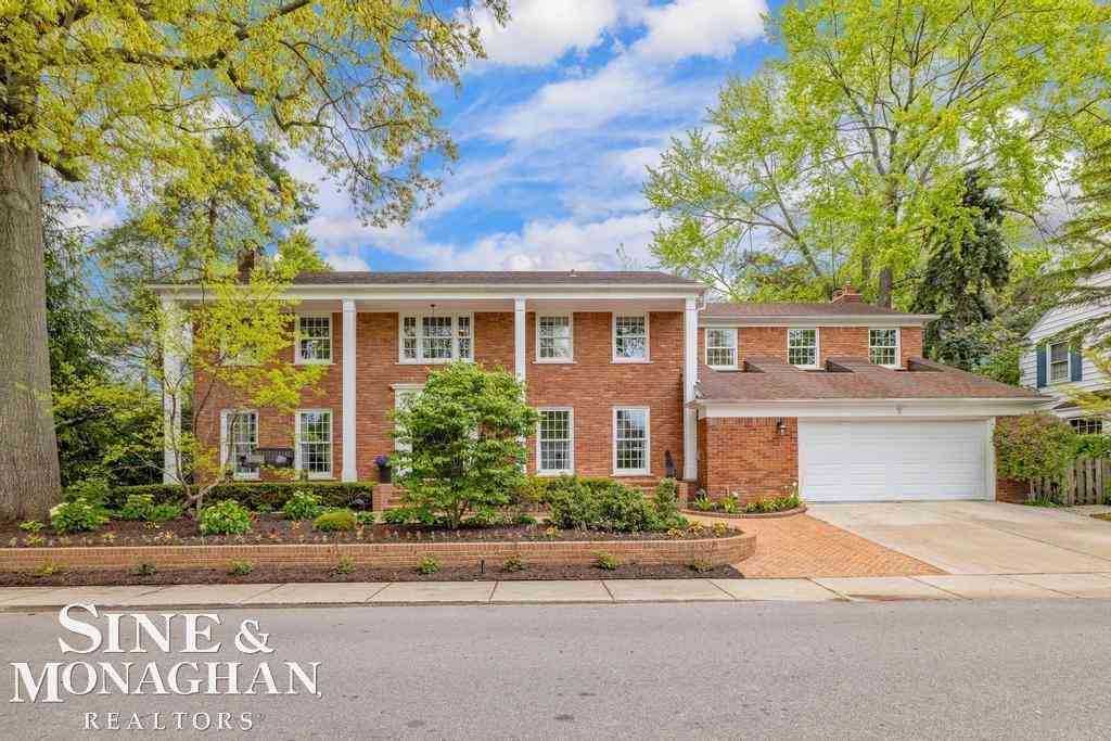 Homes For Sale - 66 Colonial Road <br/> Grosse Pointe Shores, MI 48236