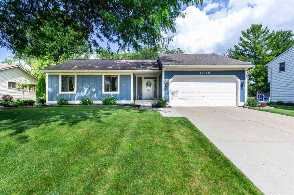 Homes For Sale - 1818 Amberina Drive <br/> Lansing, MI 48917