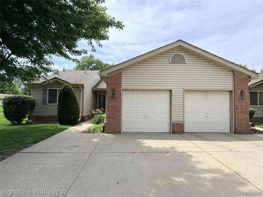 Condo For Rent - 24381 Juliet Drive <br/> Center Line, MI 48015